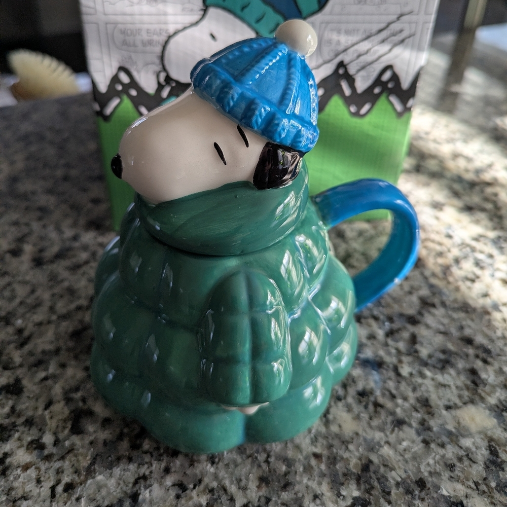 Peanuts Snoopy 16oz. Ceramic Mug with Lid Collectible